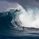 Levi Lenz desce onda de Jaws